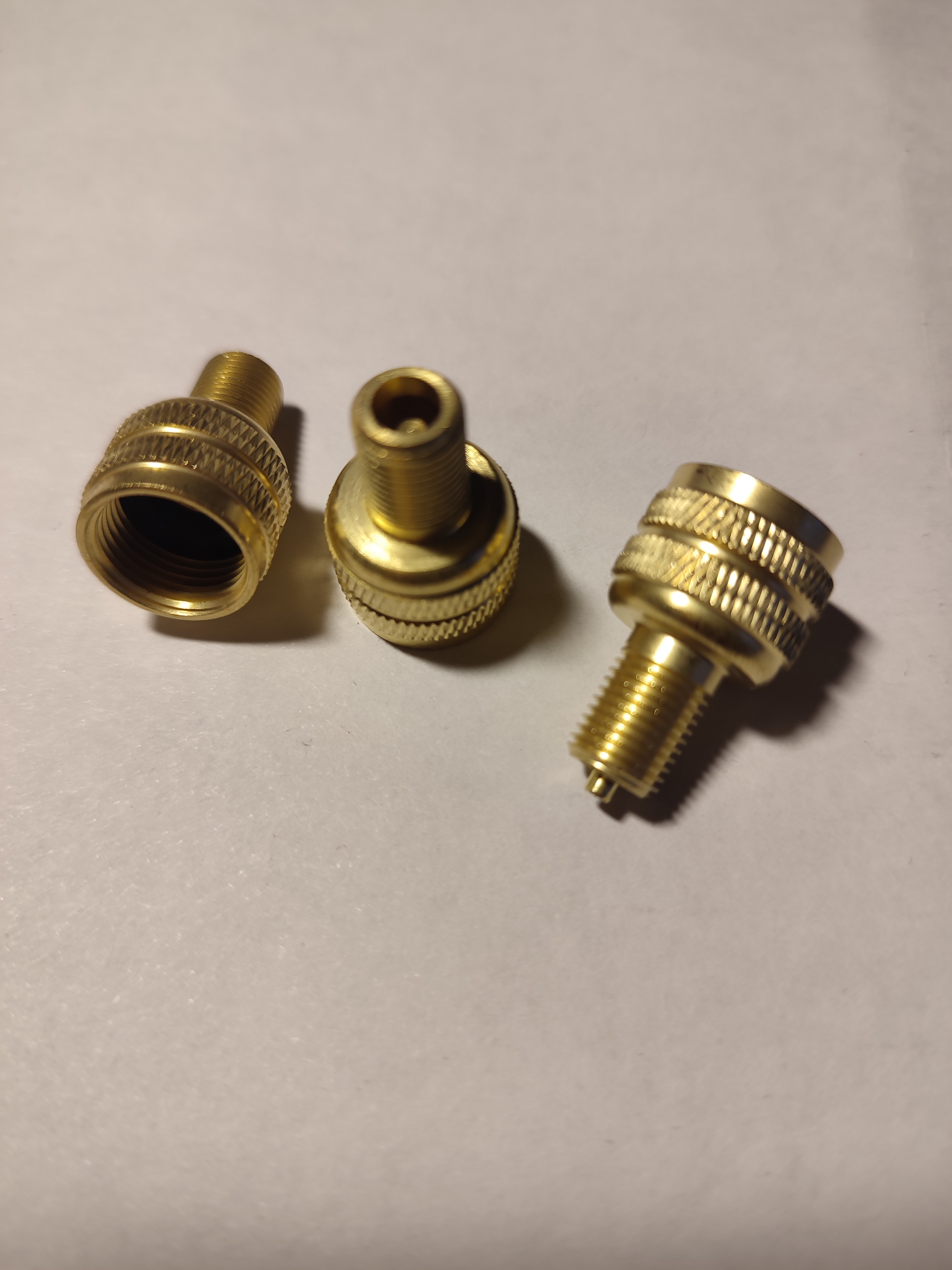 Переходник вентиля подкачки колеса 7781 спецтехника с большого на маленкий